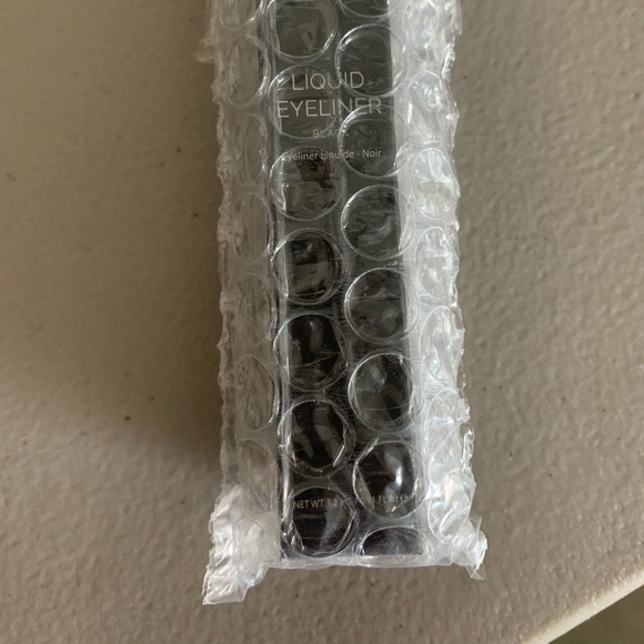 Aesthetica liquid eye liner - Picture 4 of 4